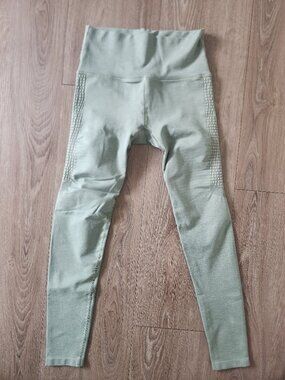 Alphalete Halo Leggings in Sage Green Size Medium